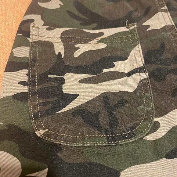 Short shorts by Swank design is camouflage and they stretch - Picture 5 of 6